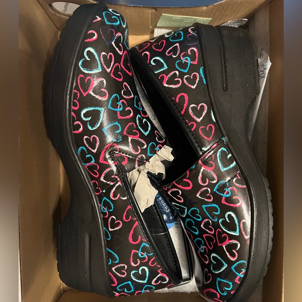 Women’s size 10 easyworks by easystreet non slip comfort shoes.